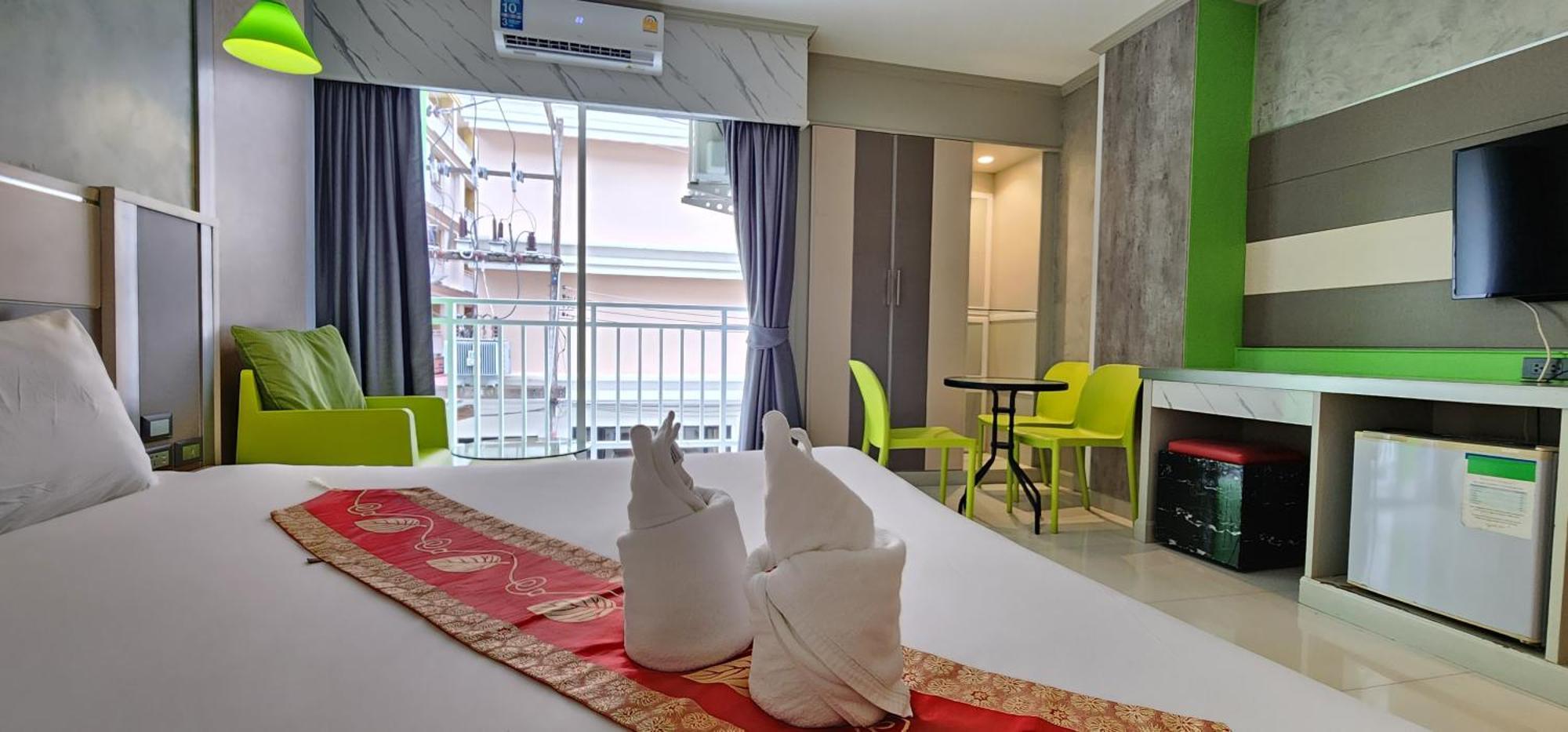 Issara Patong Beach Kültér fotó
