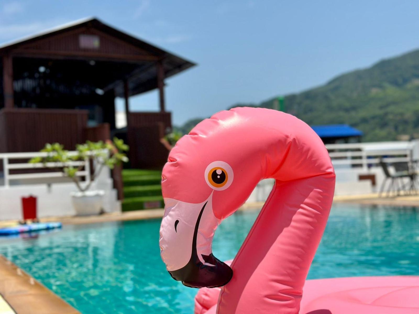 Issara Patong Beach Kültér fotó