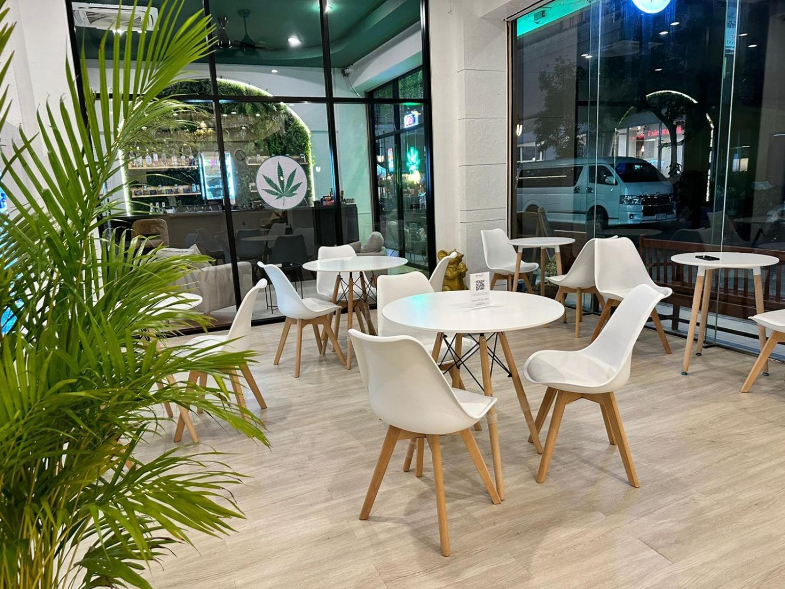 Issara Patong Beach Kültér fotó