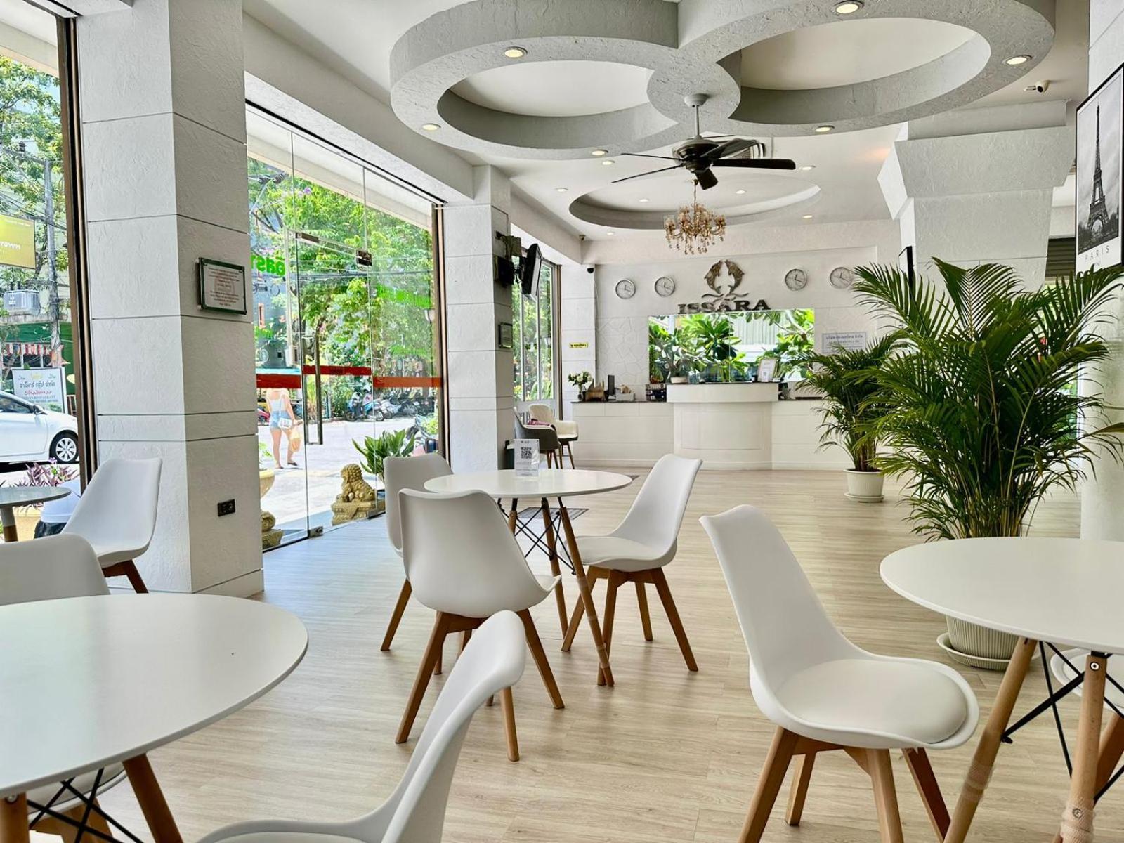 Issara Patong Beach Kültér fotó