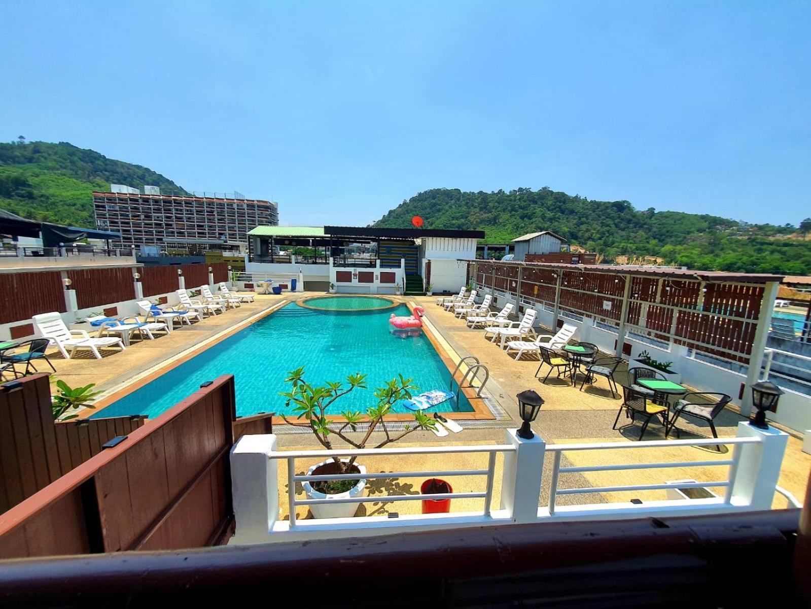 Issara Patong Beach Kültér fotó