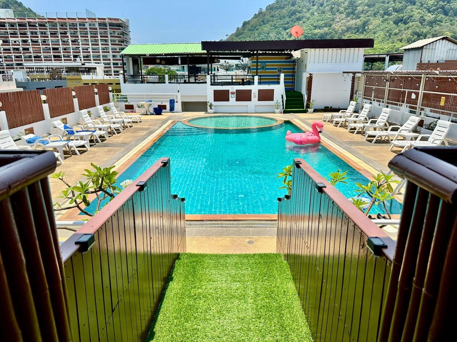 Issara Patong Beach Kültér fotó
