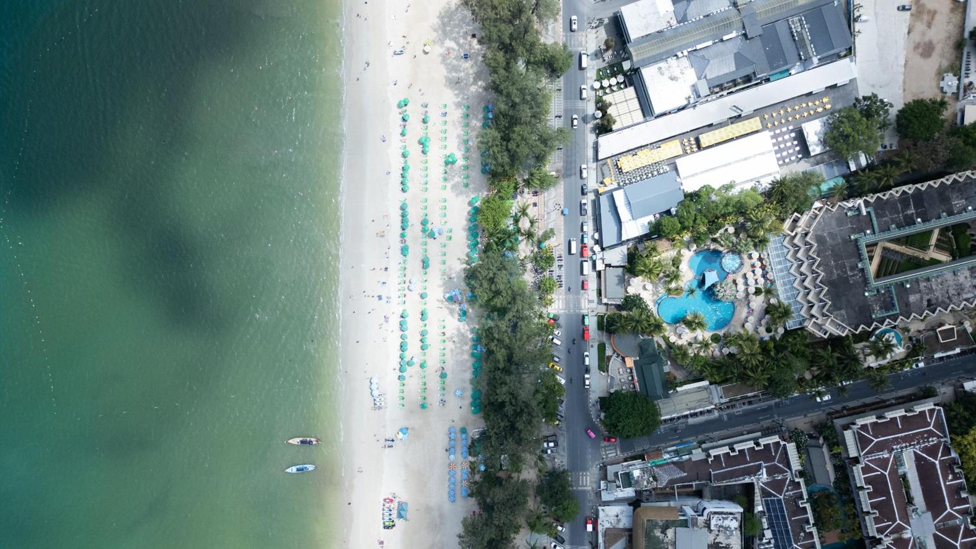 Issara Patong Beach Kültér fotó