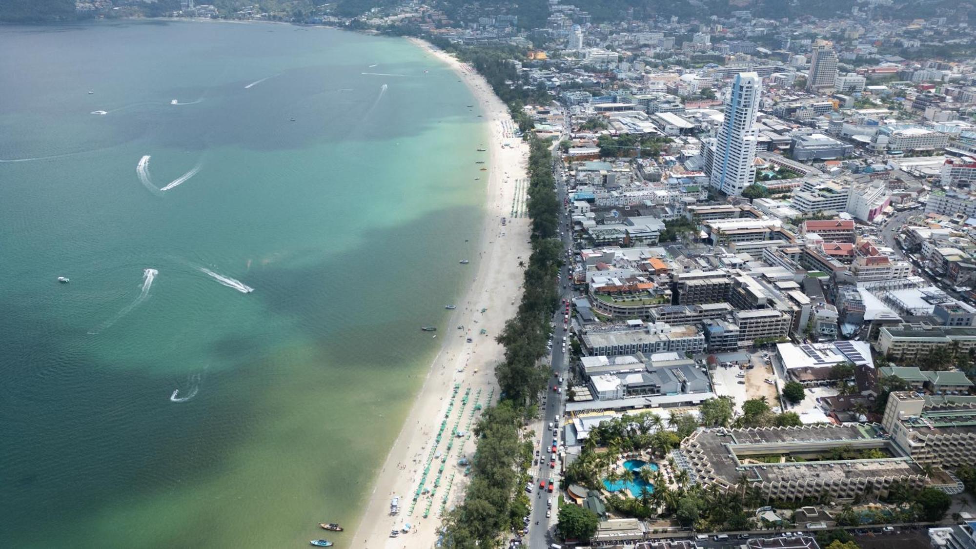 Issara Patong Beach Kültér fotó