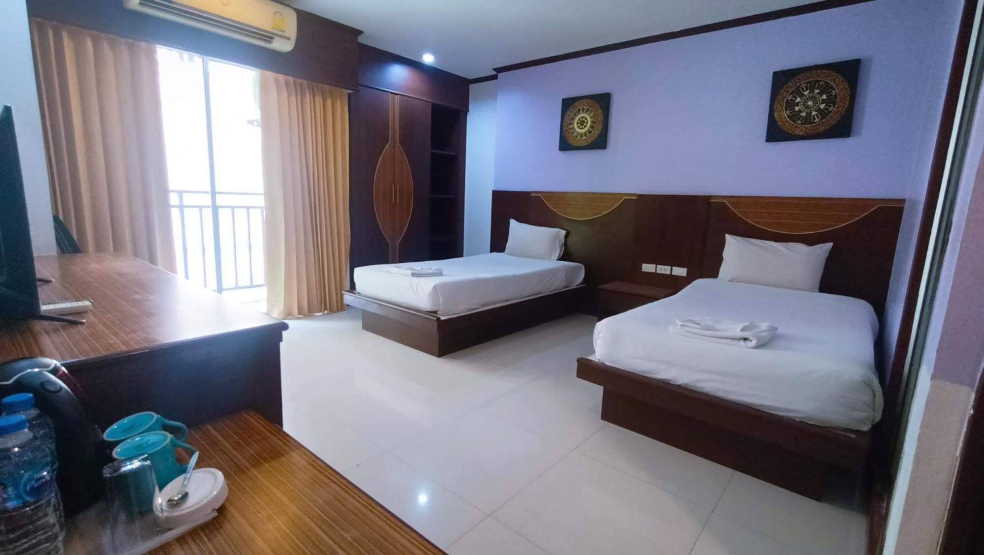 Issara Patong Beach Kültér fotó