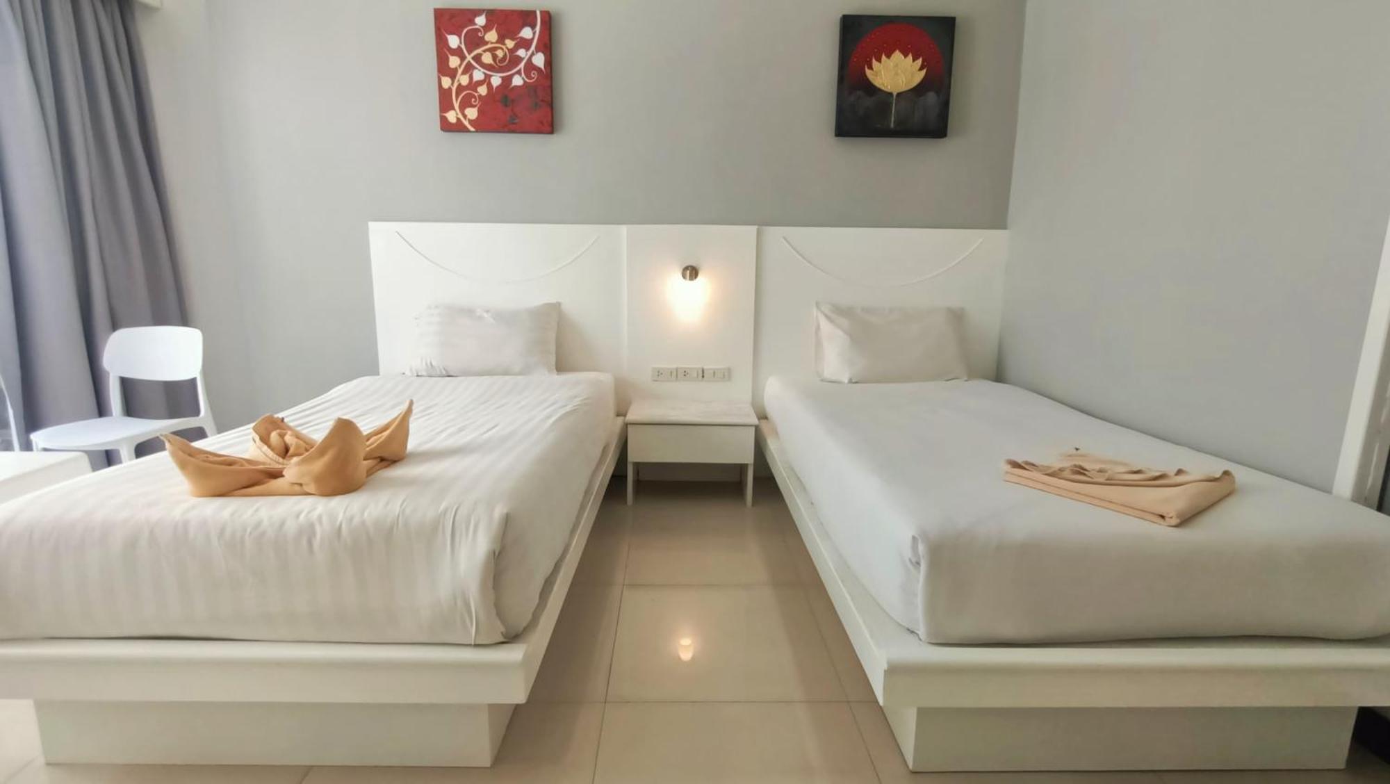 Issara Patong Beach Kültér fotó