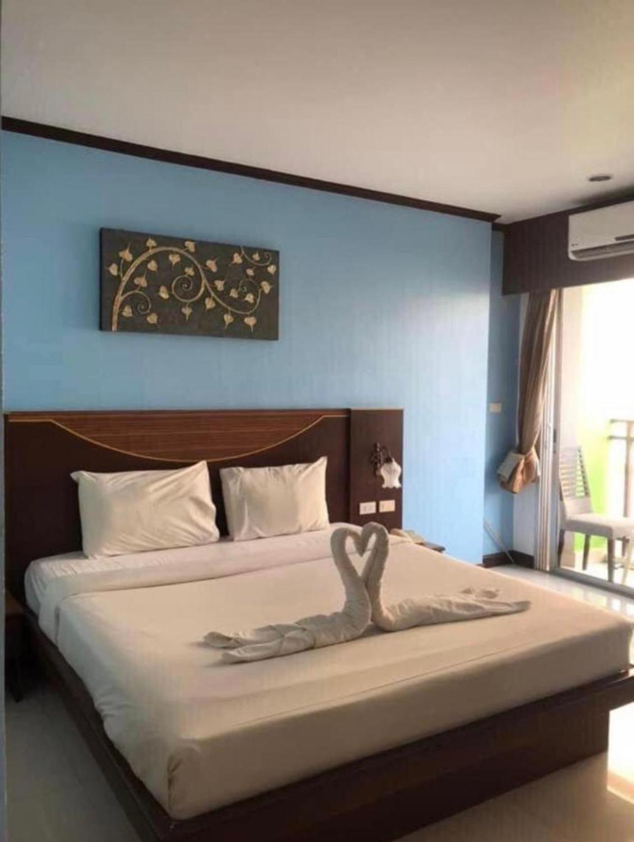 Issara Patong Beach Kültér fotó