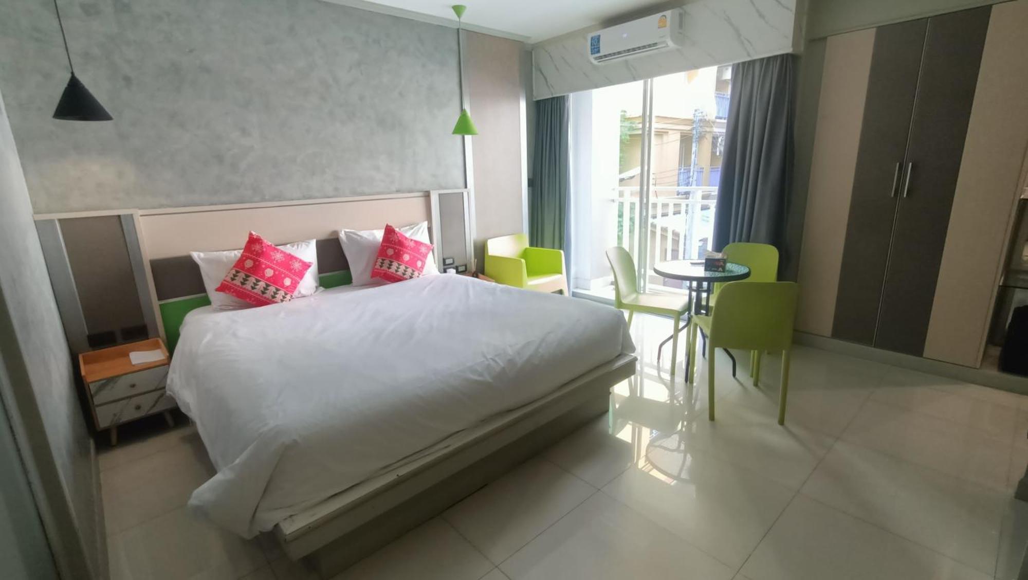 Issara Patong Beach Kültér fotó