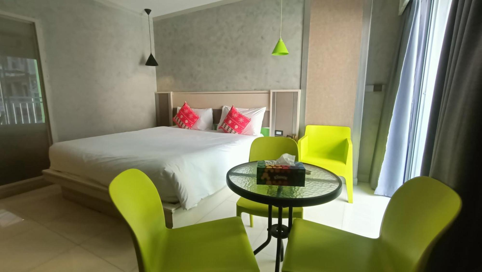 Issara Patong Beach Kültér fotó