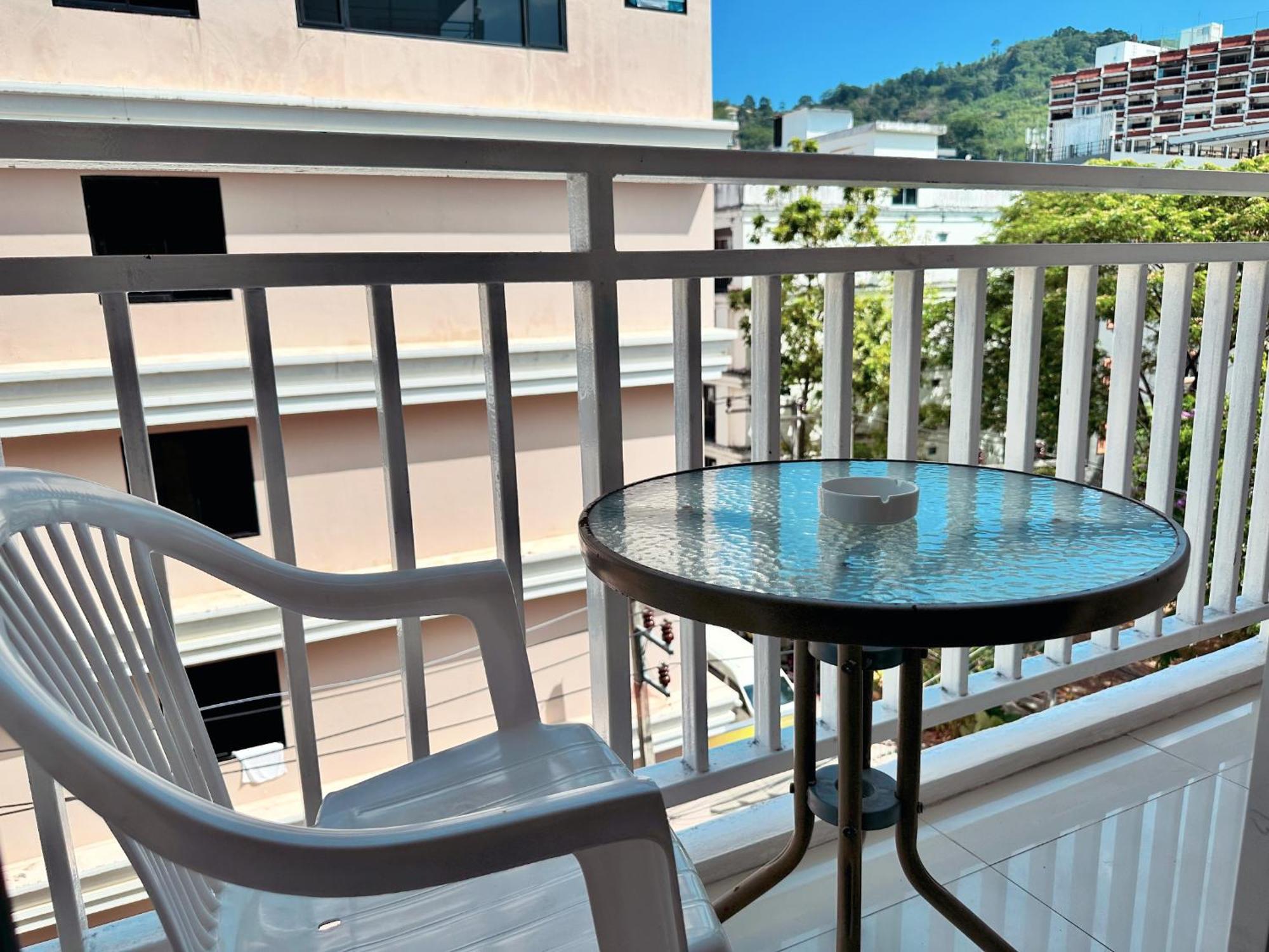 Issara Patong Beach Kültér fotó