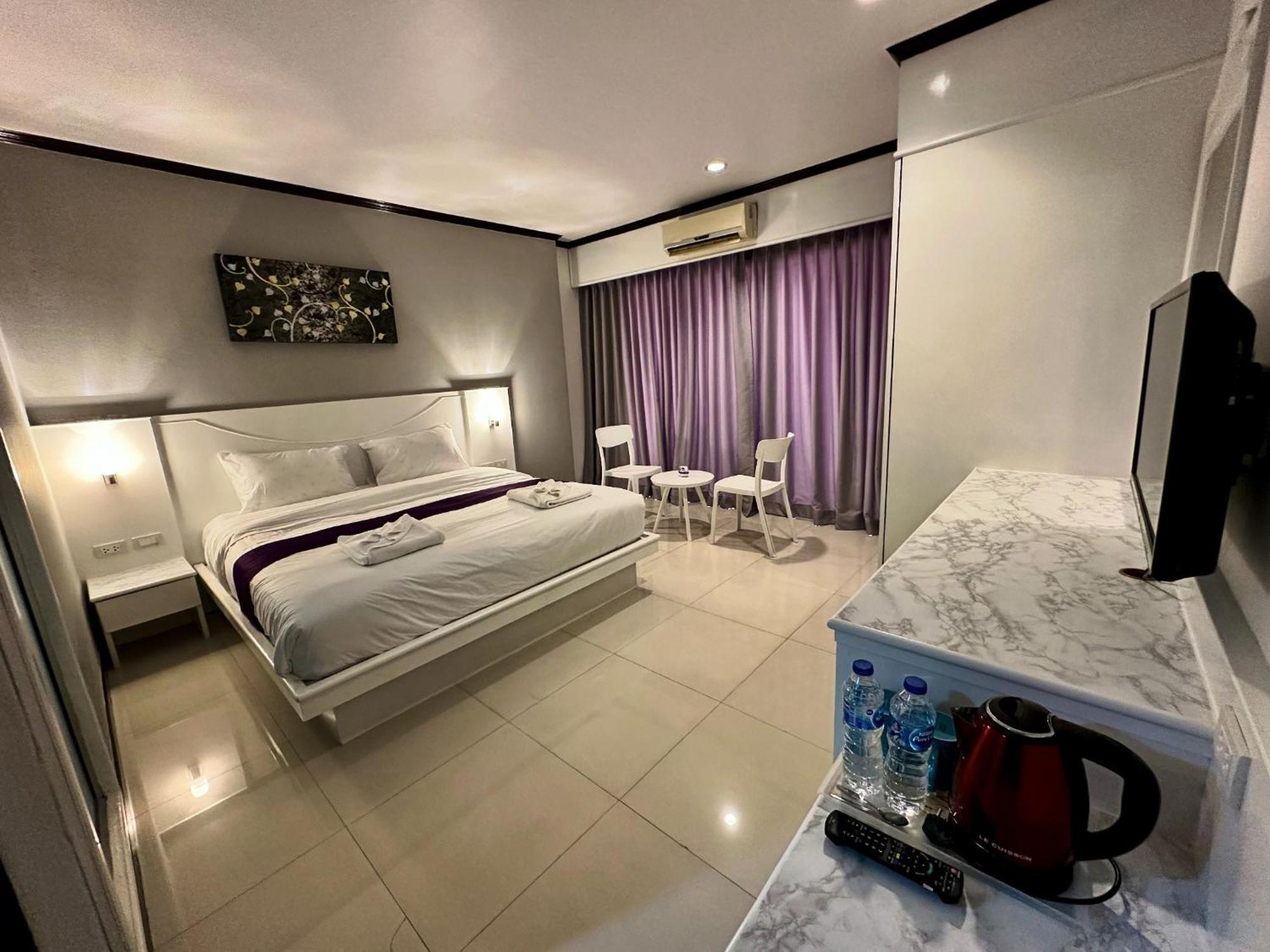 Issara Patong Beach Kültér fotó