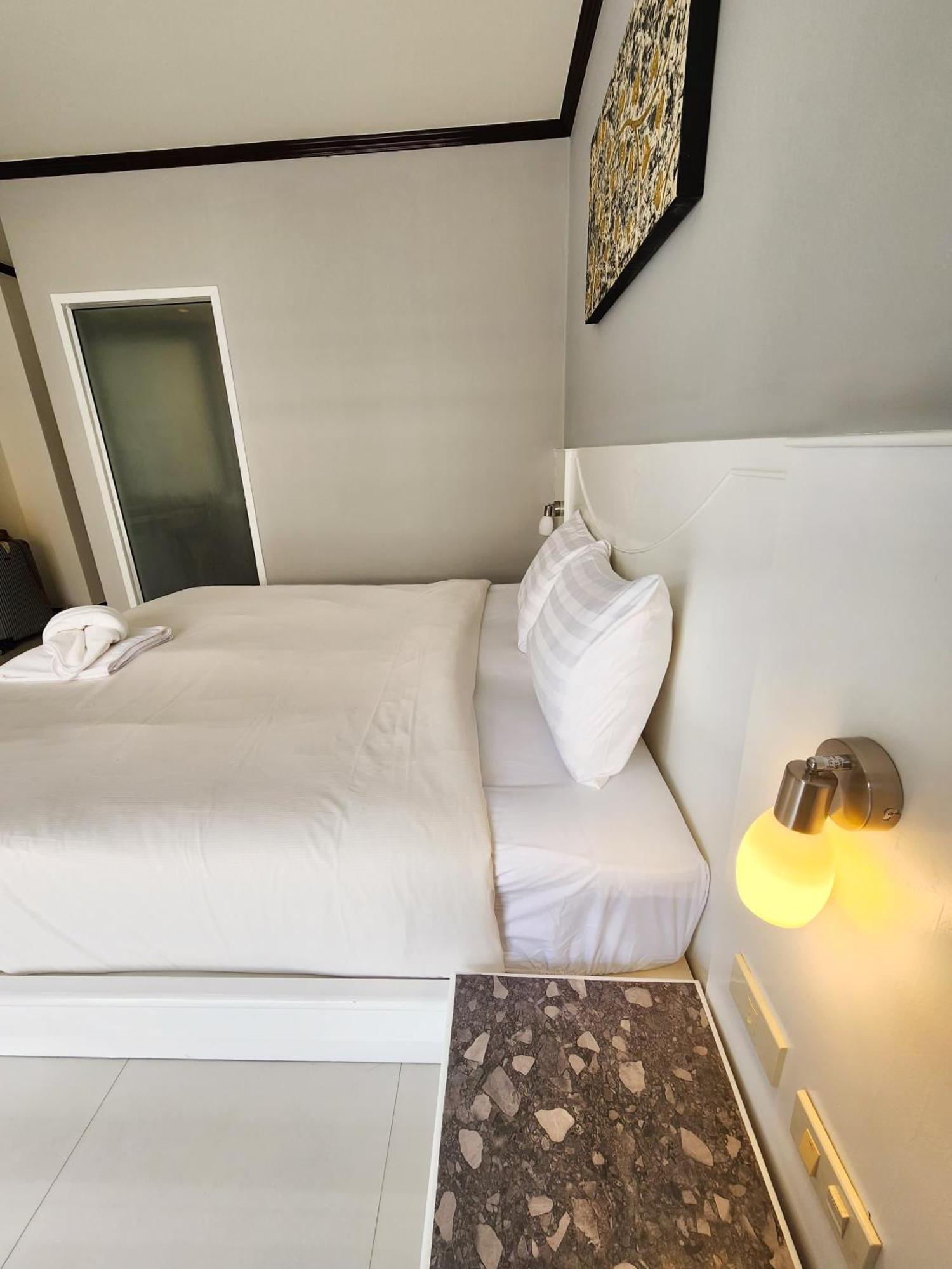 Issara Patong Beach Kültér fotó