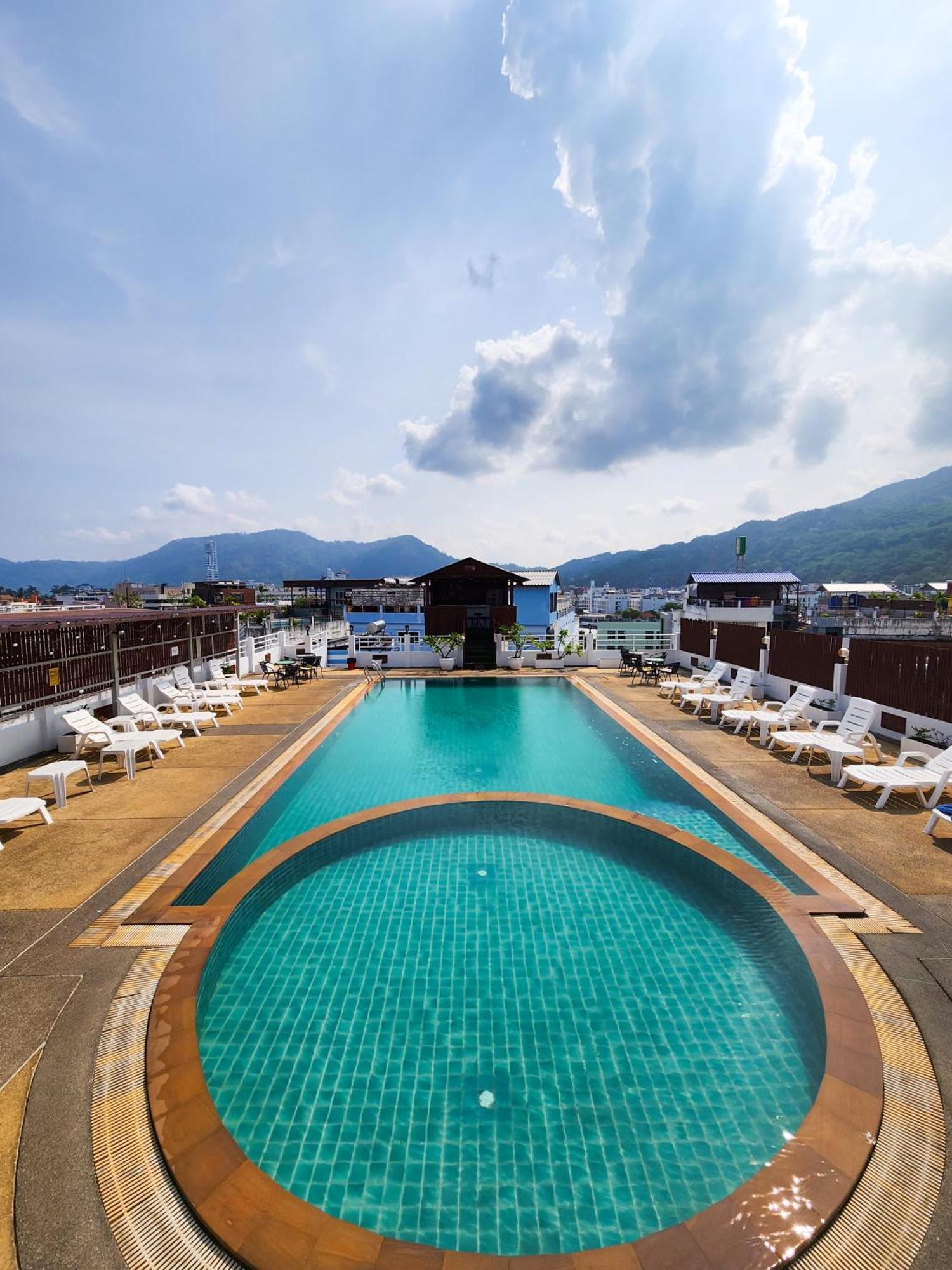 Issara Patong Beach Kültér fotó